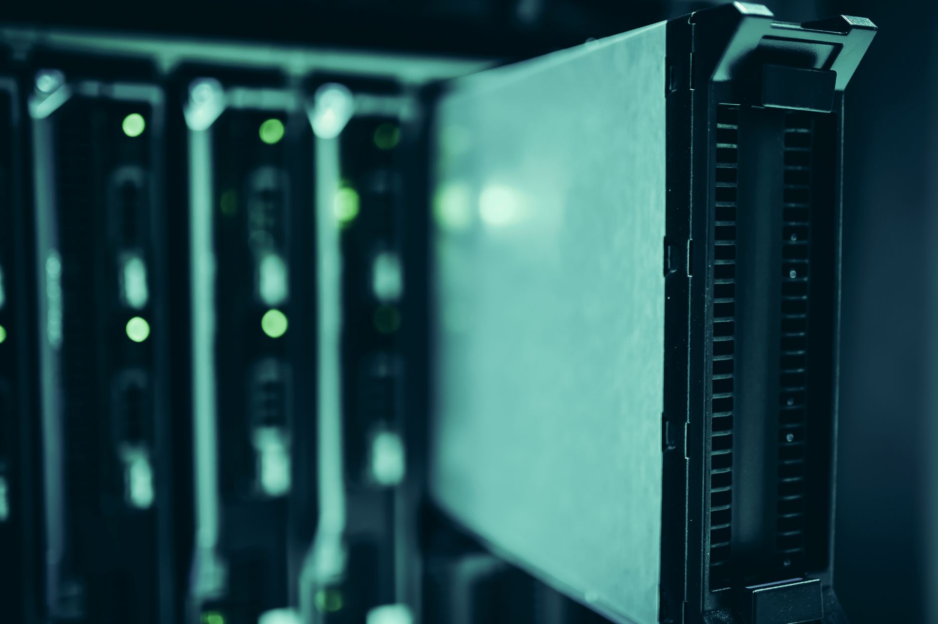 กทม. สั่งชะลอใบอนุญาต Data Center กลางกรุง 3 ใน 6 แห่ง หลังพบช่องโหว่เลี่ยง EIA